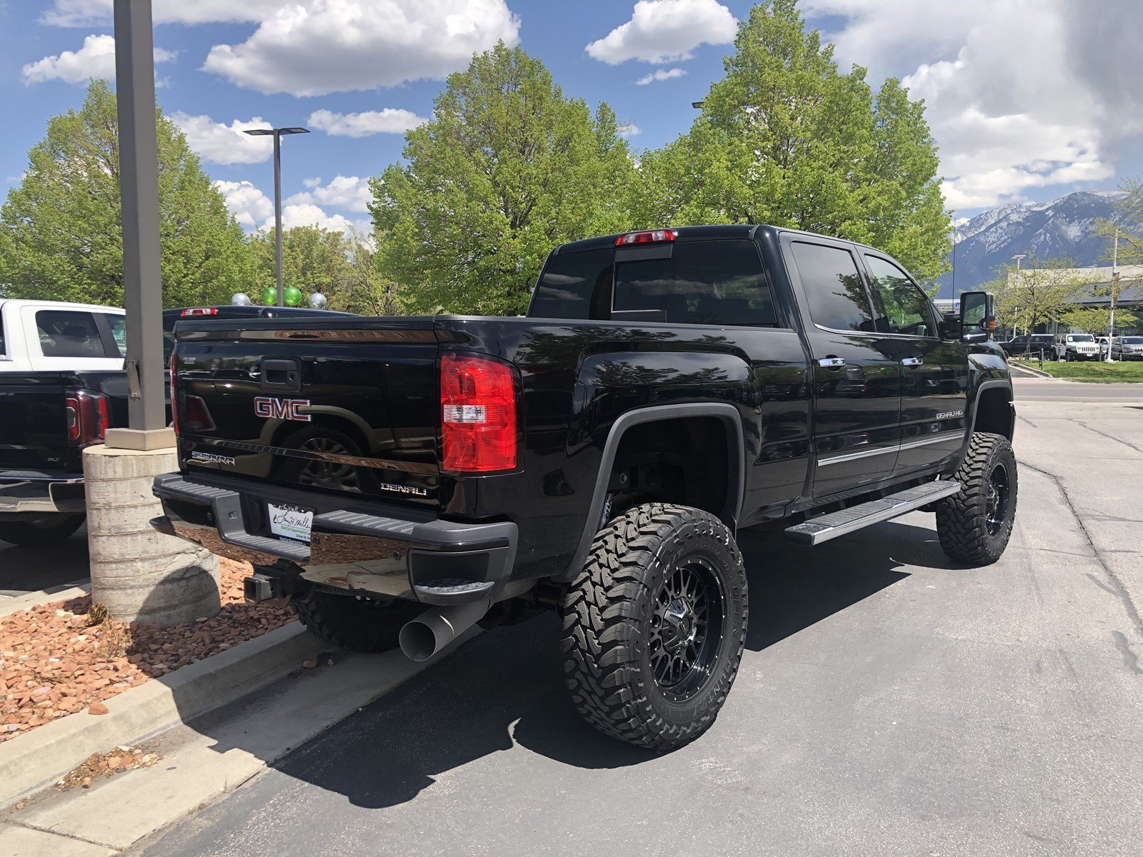 Pre-Owned 2017 GMC Sierra 2500HD Denali Crew Cab Pickup in Sandy #