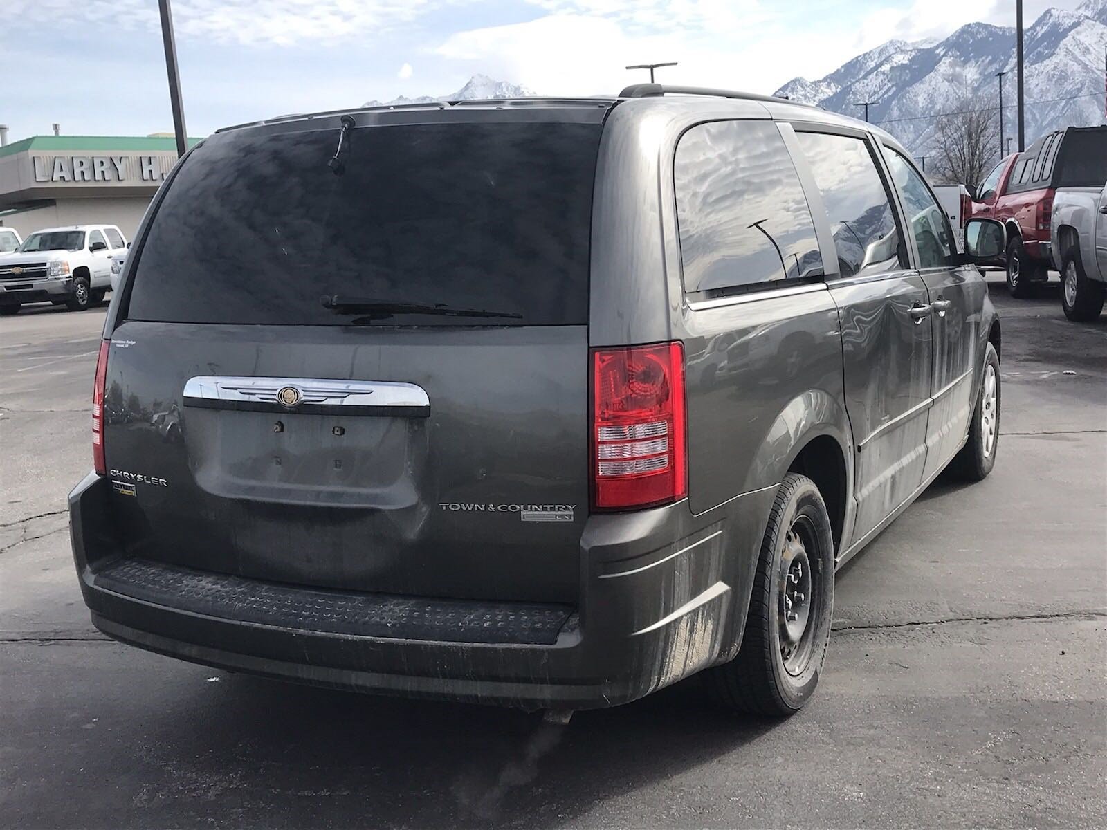 Pre-Owned-2010-Chrysler-Town-&-Country-LX-Mini-van-...