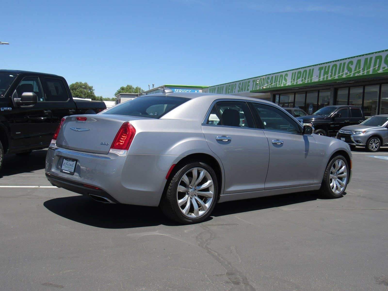 PreOwned 2018 Chrysler 300 Limited 4dr Car in Riverdale 